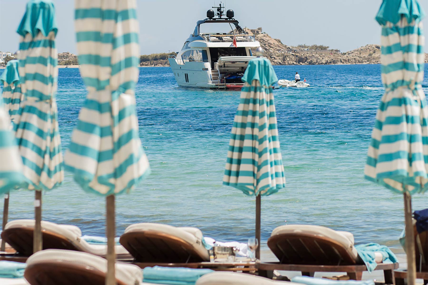 Nammos Restaurant by the sea – Psarou beach – LLB Luxury Villas